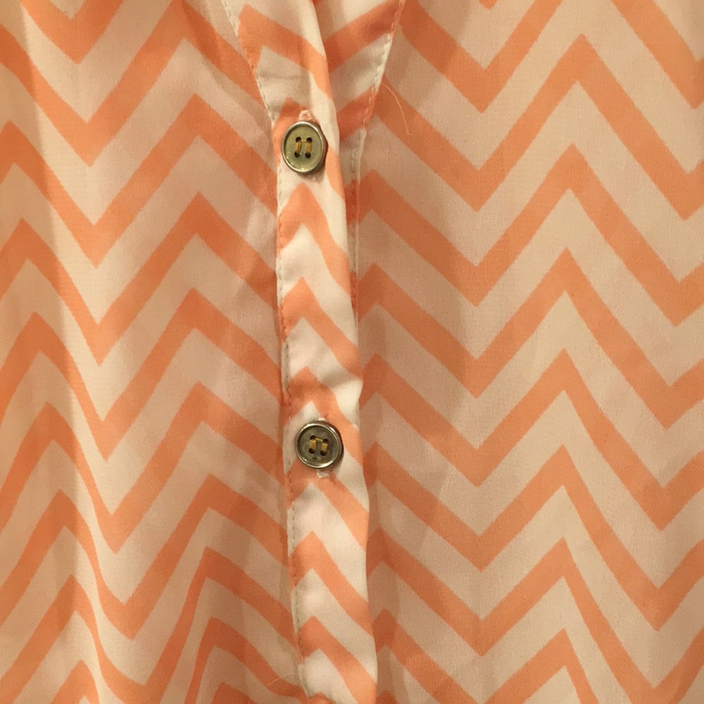 Chevon pattern blouse - Picture 3 of 4